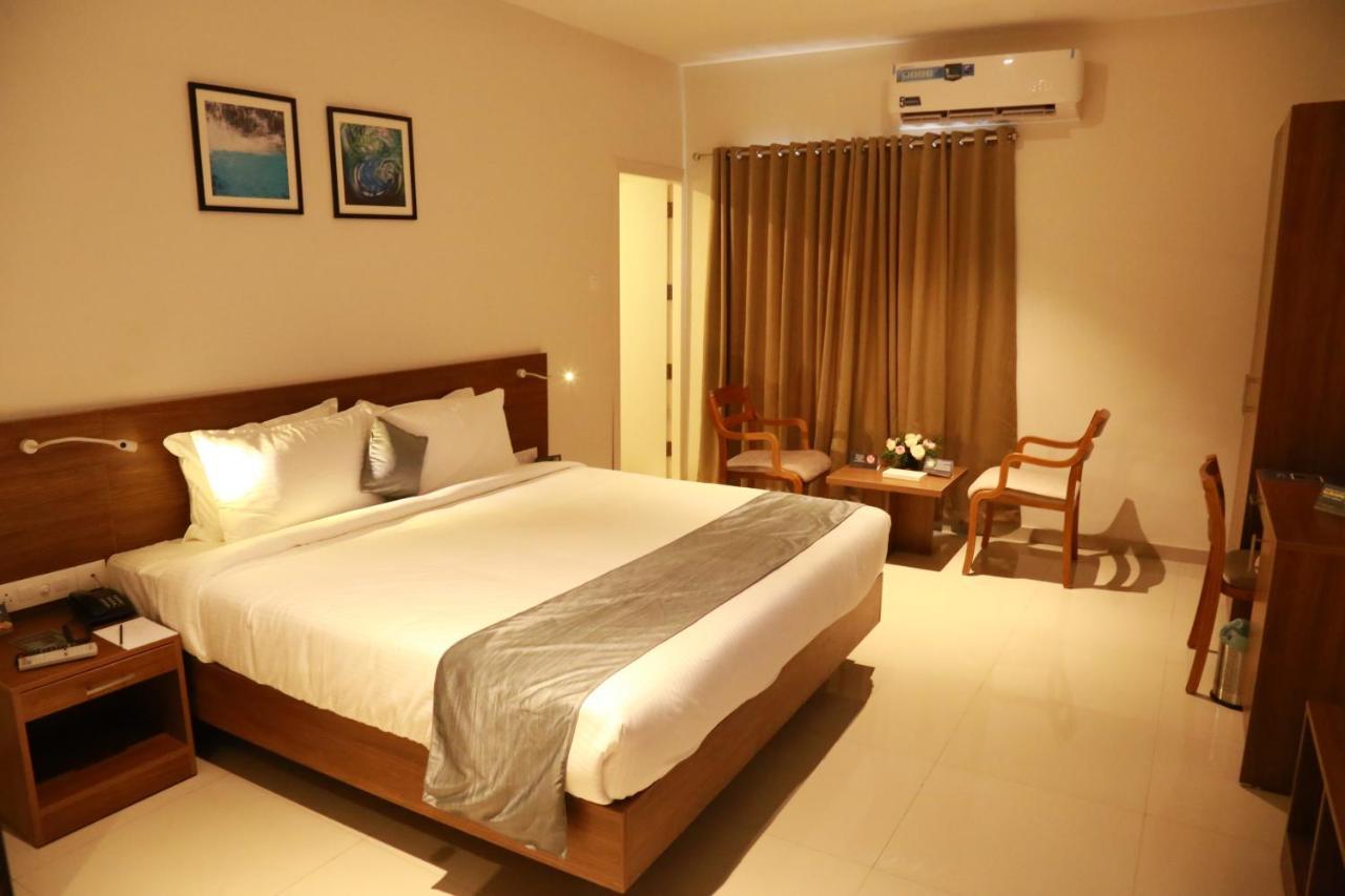 Hotel Picnic Manjeri Exterior foto