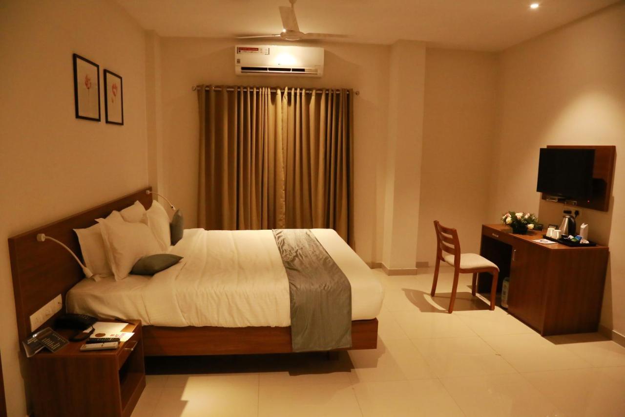 Hotel Picnic Manjeri Exterior foto