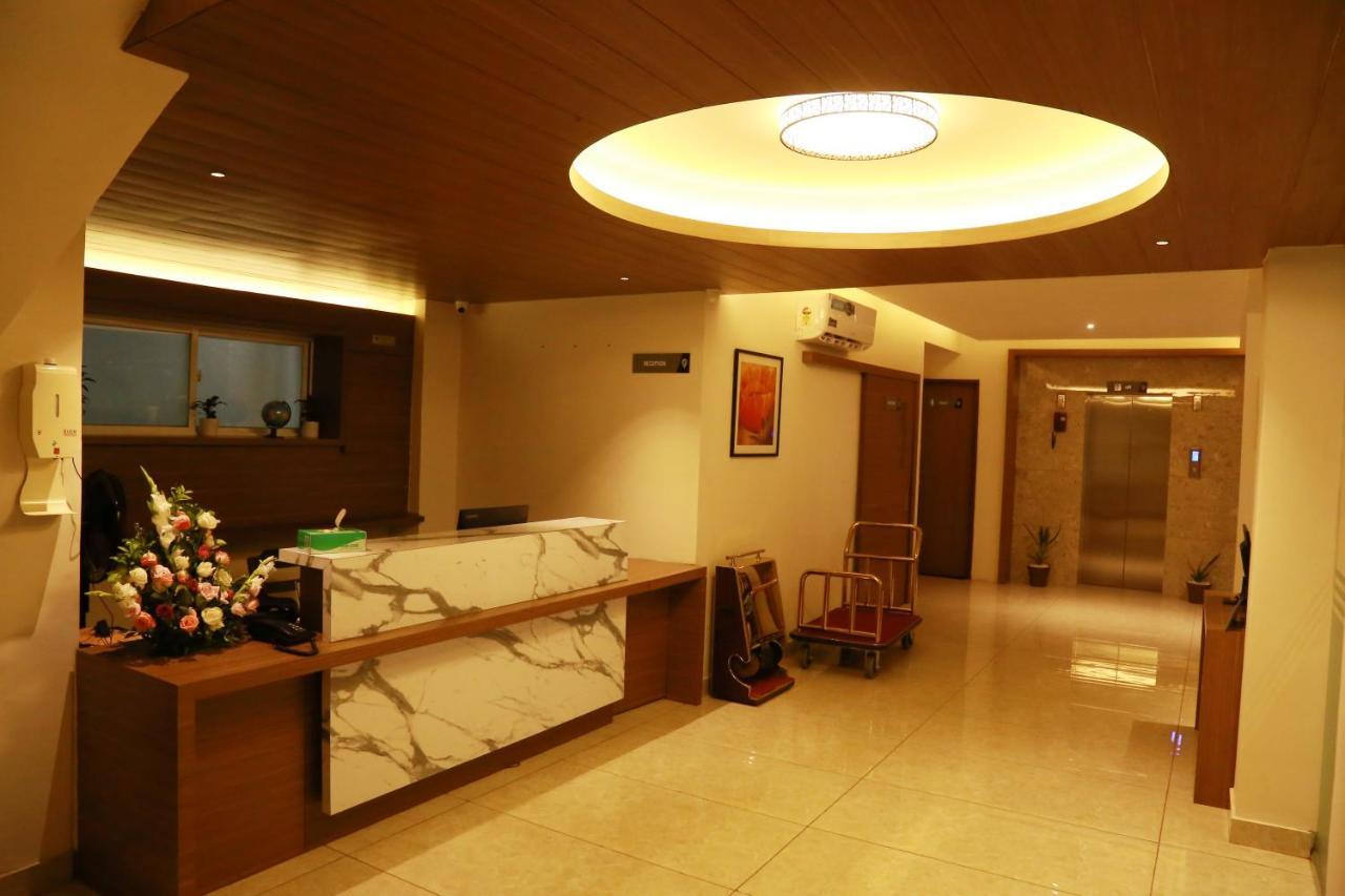 Hotel Picnic Manjeri Exterior foto